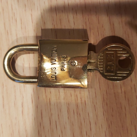 Louis Vuitton Padlock & Key Goldtone #212 - Picture 4 of 7
